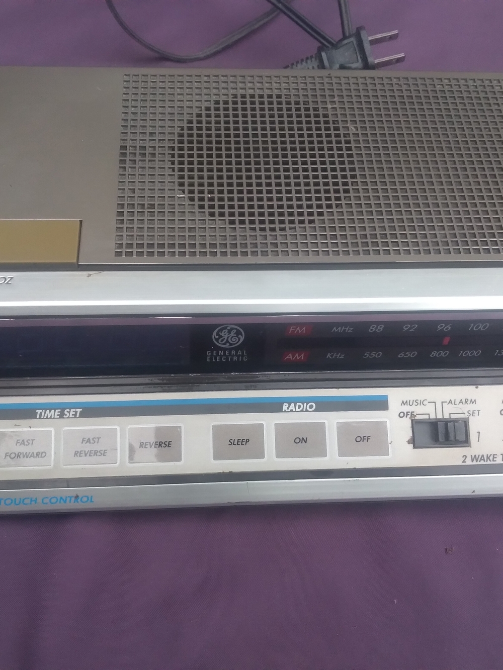 Vintage General Electric Silver AM/FM Clock Radio with Alarm